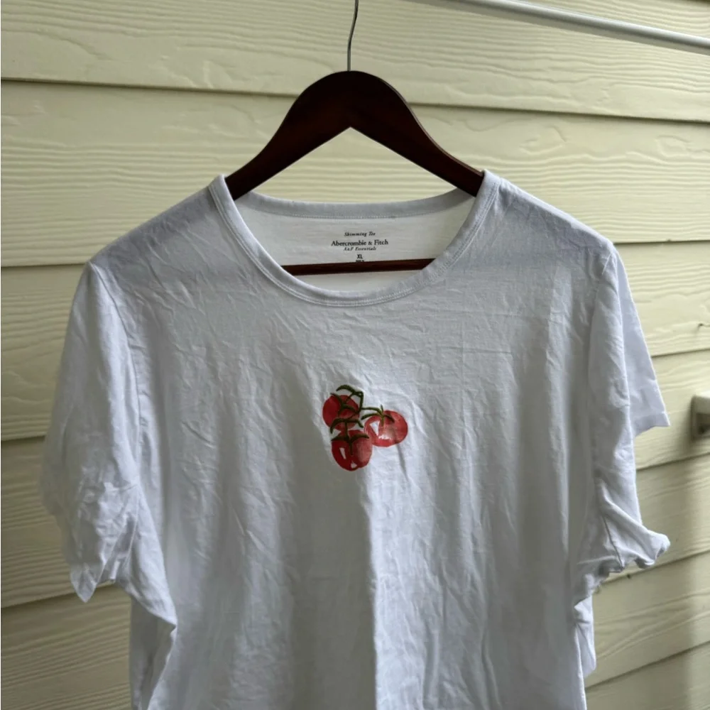 Abecrombie & Fitch Tomato T - Picture 5 of 5